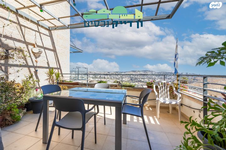 דירה, חיים ראובן קוברסקי, ערב א - סוואחרה, נוף ציון, ירושלים