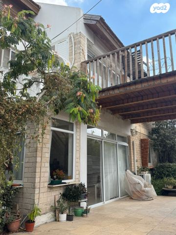 דו משפחתי, הנרייטה סולד, כפר סבא