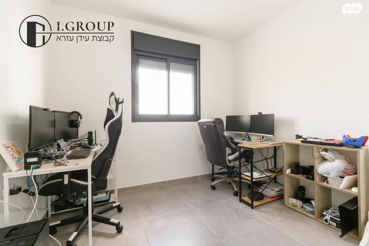 דירה, נתן אלתרמן, פסגות אפק, ראש העין