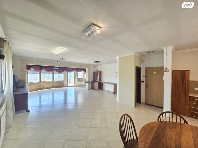 דירת גן, ברכה צפירה, רמת שרת, ירושלים