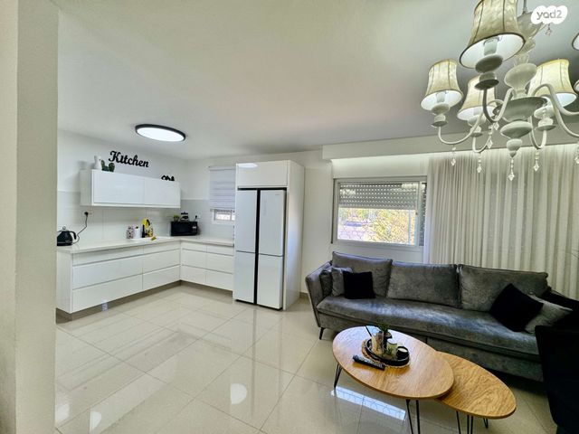 נחום גוטמן 26