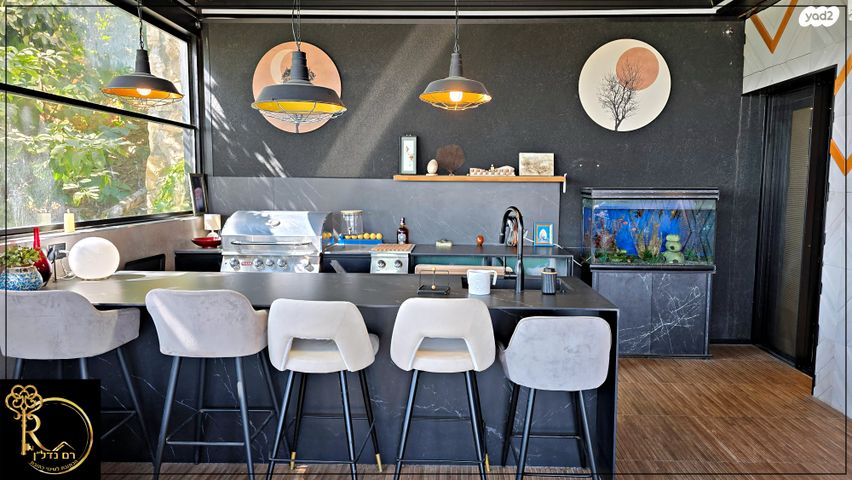 דירת גן, העירית, צמח השדה, מעלה אדומים