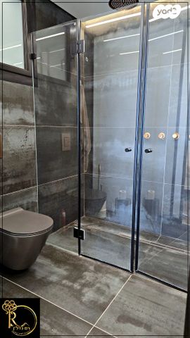 דירת גן, העירית, צמח השדה, מעלה אדומים