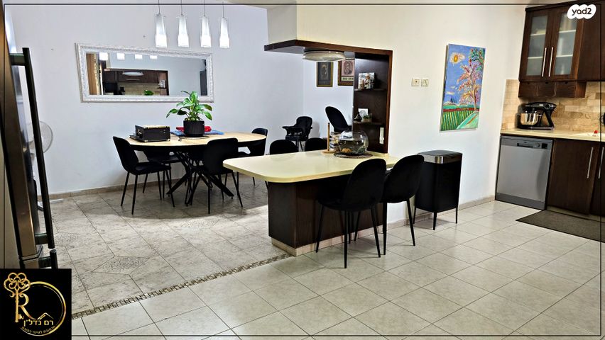 דירת גן, העירית, צמח השדה, מעלה אדומים