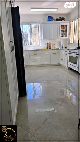 דירה, הכרכום, צמח השדה, מעלה אדומים