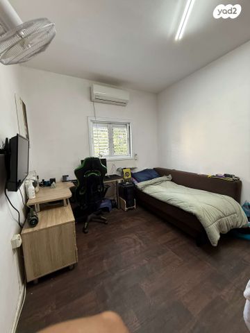 דירה, משה שרת 27, לב העיר, בת ים