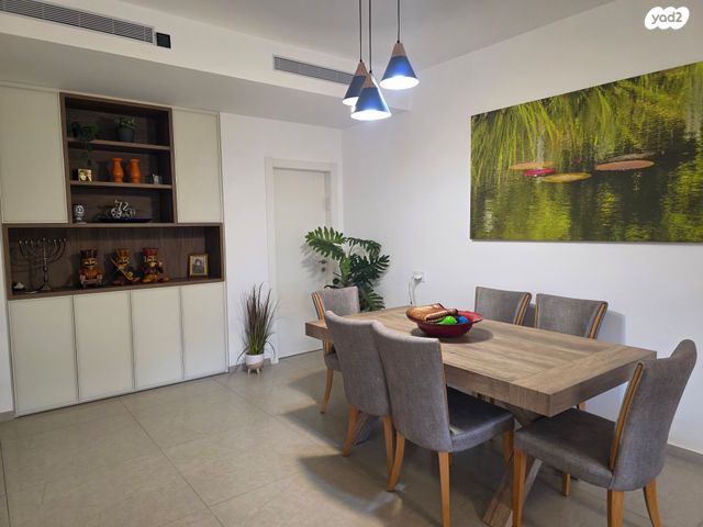 דירת גן, שכונה 8, תל מונד