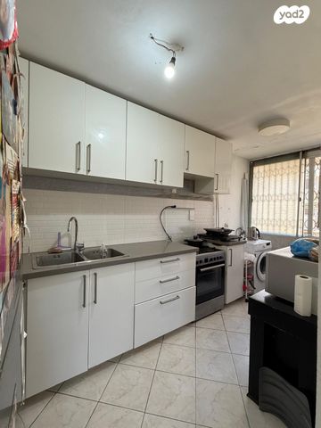 דירה, אצ"ל, שז"ר / דקר, טירת כרמל