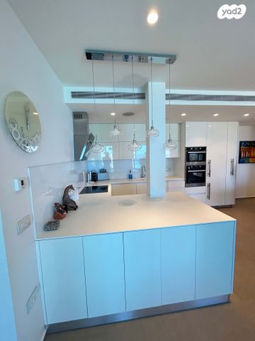 דירה, אלי לנדאו, הרצליה פיתוח, הרצליה