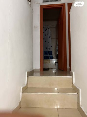 דירה, משה שרת 27, לב העיר, בת ים