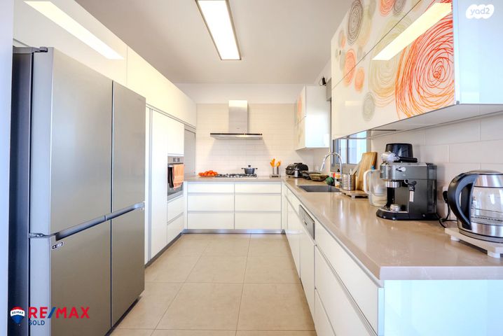 גג/ פנטהאוז, אנה פרנק 13, פתח תקווה