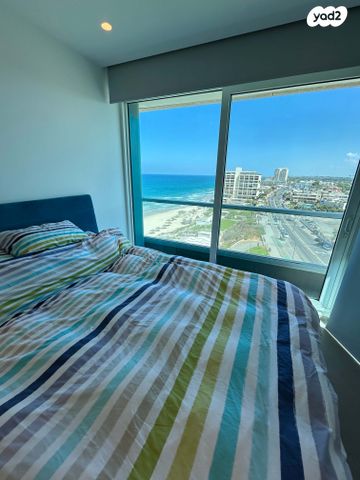 דירה, אלי לנדאו, הרצליה פיתוח, הרצליה