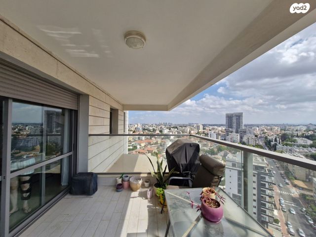 דירה, רחובות החדשה, רחובות