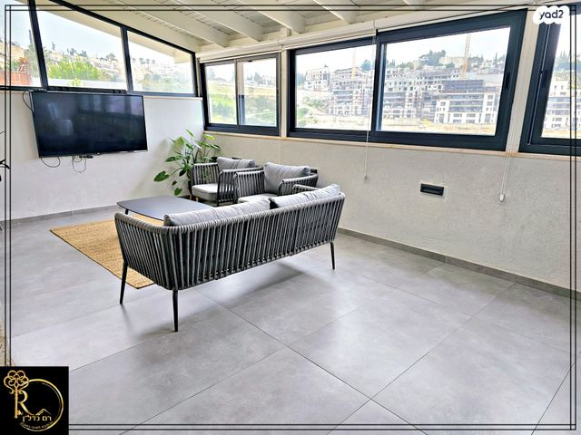 דו משפחתי, המצדים, המצדים, מעלה אדומים