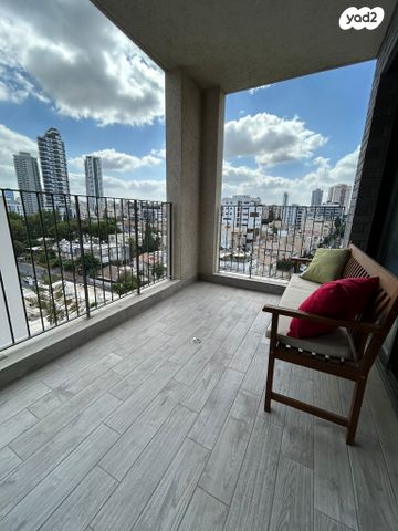 דירה, אסף, חרוזים, רמת גן