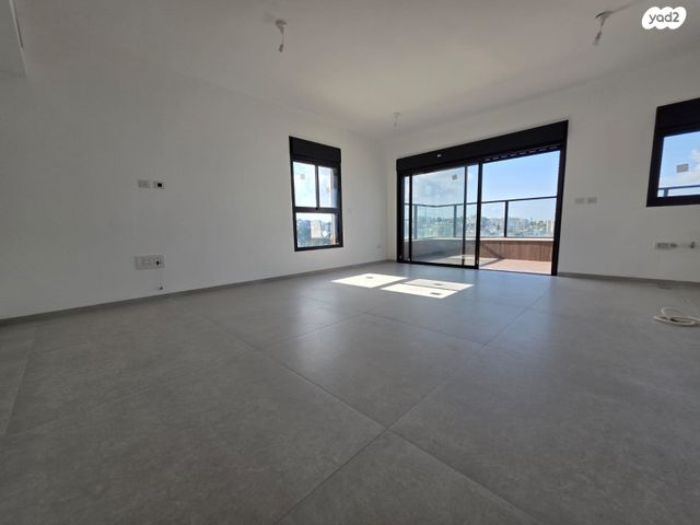 גג/ פנטהאוז, רענן 26, כבירים, חיפה