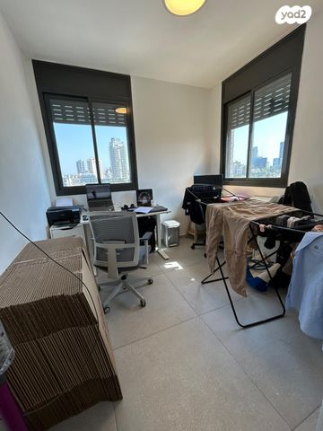 דירה, אסף, חרוזים, רמת גן