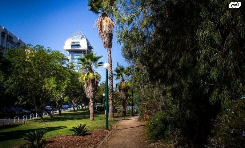 גג/ פנטהאוז, חרוזים, רמת גן