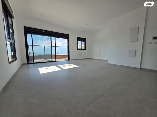 גג/ פנטהאוז, רענן 26, כבירים, חיפה