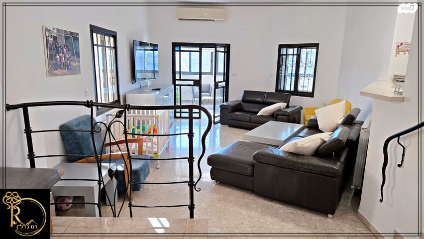 דו משפחתי, המצדים, המצדים, מעלה אדומים