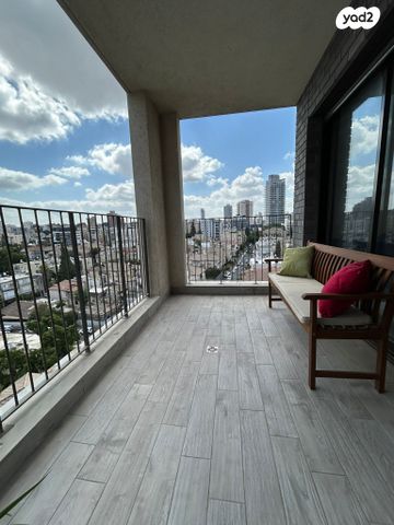 דירה, אסף, חרוזים, רמת גן