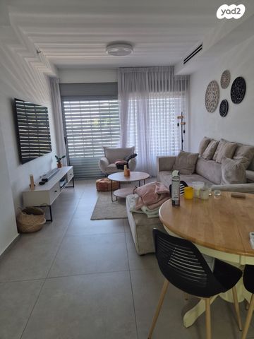 נווה יהושע, ערמונים