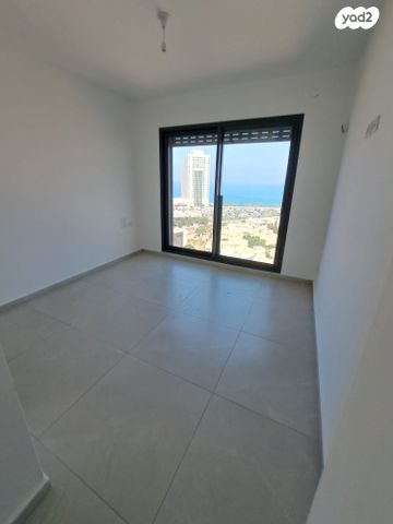 דירה, אמנון ליפקין שחק 3, נוף הטיילת, נתניה