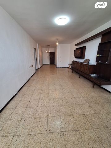 דירה, ישראל בן ציון, דרום מערב ותיק, בת ים