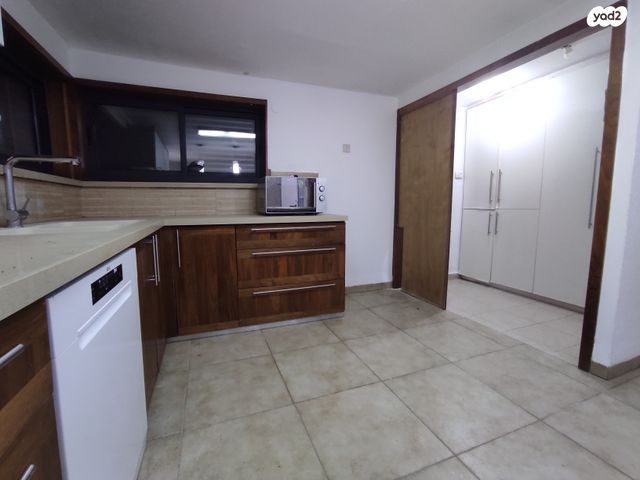 דירת גן, שאר העיר, חצור הגלילית