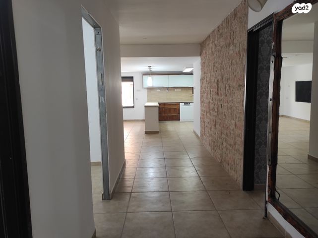 דירת גן, שאר העיר, חצור הגלילית