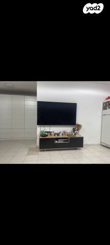 יחידת דיור, סמטת רוזמרין 31, קרית אילון, חולון