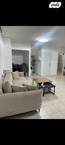 יחידת דיור, סמטת רוזמרין 31, קרית אילון, חולון