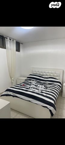 יחידת דיור, סמטת רוזמרין 31, קרית אילון, חולון