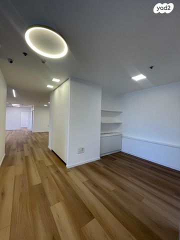 משרדים, בורסה, רמת גן