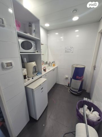 חנויות/ שטח מסחרי, אזור תעשיה א, חולון