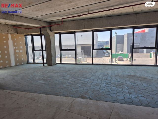 משרדים, התאנה, כפר קאסם