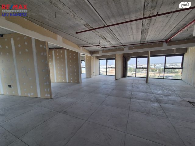 משרדים, התאנה, כפר קאסם