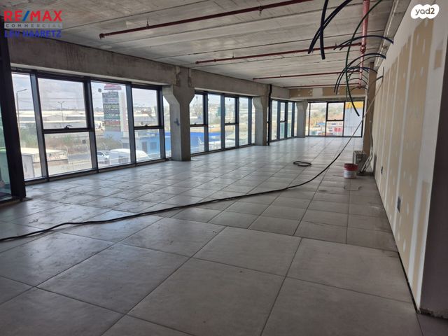 משרדים, התאנה, כפר קאסם