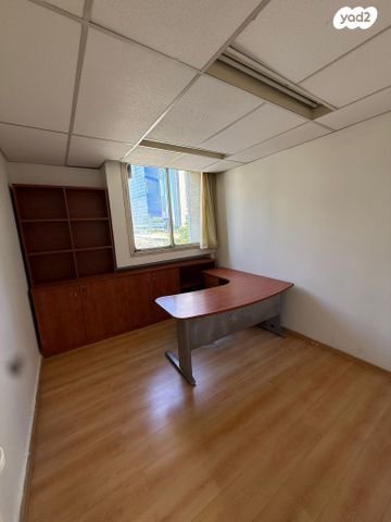 משרדים, יגאל אלון, נחלת יצחק, תל אביב יפו