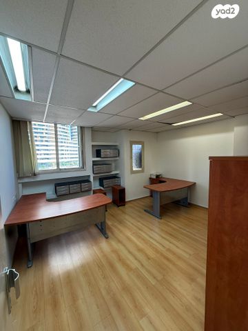 משרדים, יגאל אלון, נחלת יצחק, תל אביב יפו