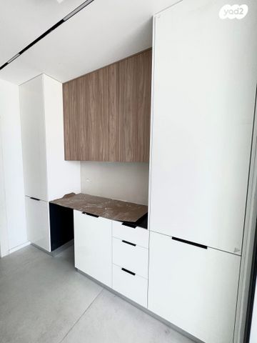 משרדים, דרך זאב ז'בוטינסקי, פתח תקווה