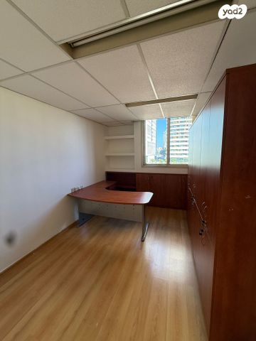 משרדים, יגאל אלון, נחלת יצחק, תל אביב יפו