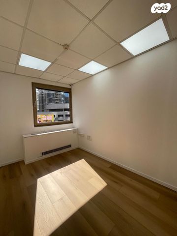 משרדים, בורסה, רמת גן