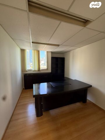 משרדים, יגאל אלון, נחלת יצחק, תל אביב יפו