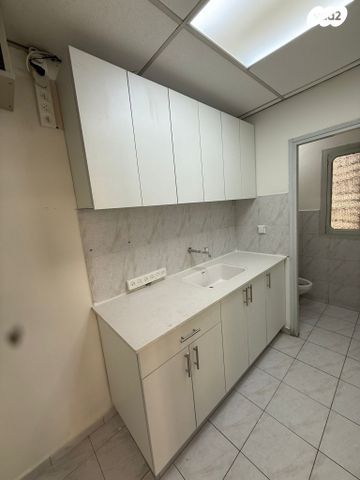 משרדים, יגאל אלון, נחלת יצחק, תל אביב יפו