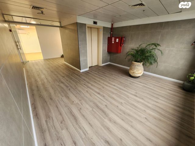 משרדים, שאר העיר, קדימה צורן