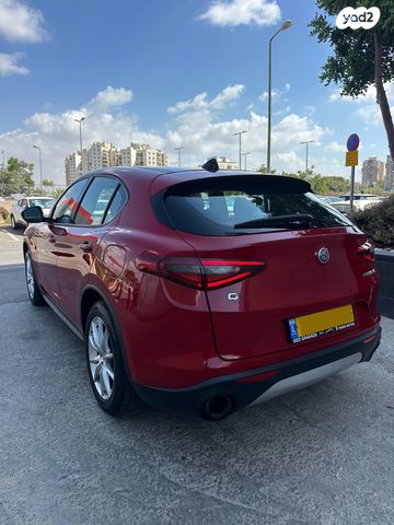 אלפא רומיאו סטלביו