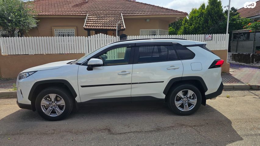 טויוטה RAV4