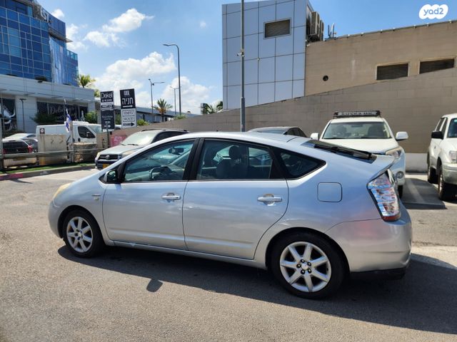 טויוטה פריוס