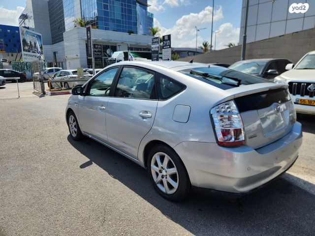 טויוטה פריוס